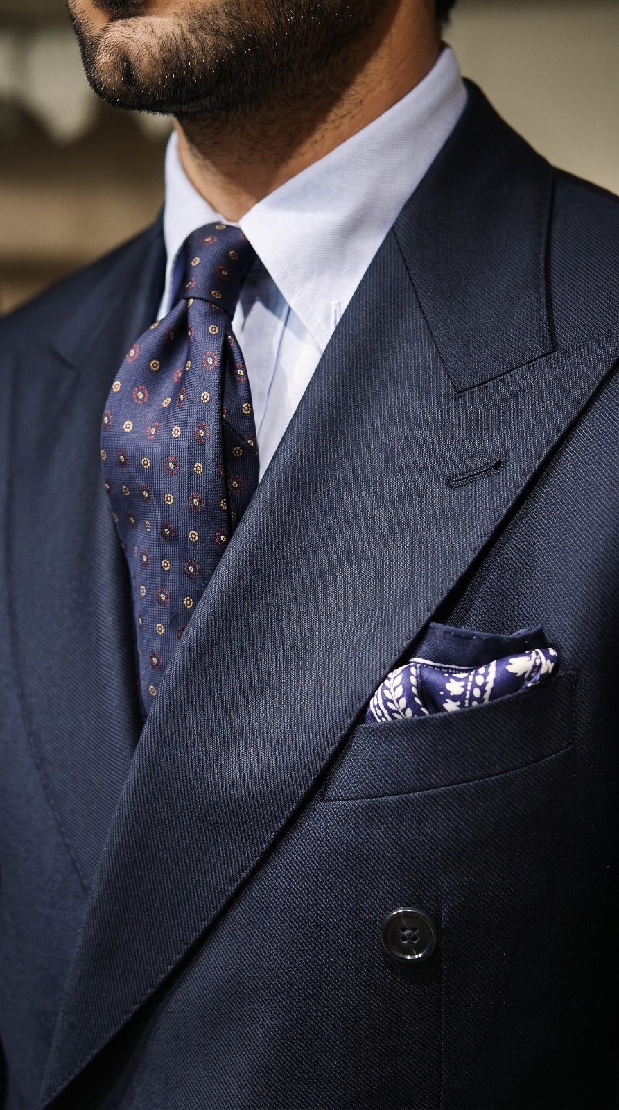 Navy Twill Double-Breasted Suit (Medallion Tie)